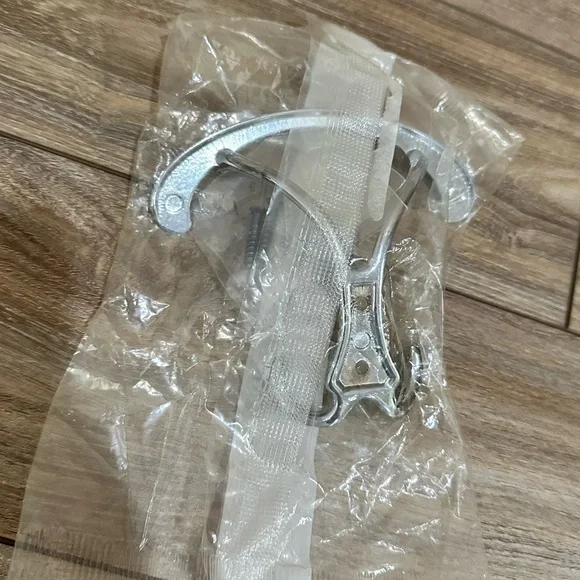 Heavy Duty Circular Top Triple item Silver Wall-Mounted Coat/Purse/Bag Hook - Picture 2 of 6